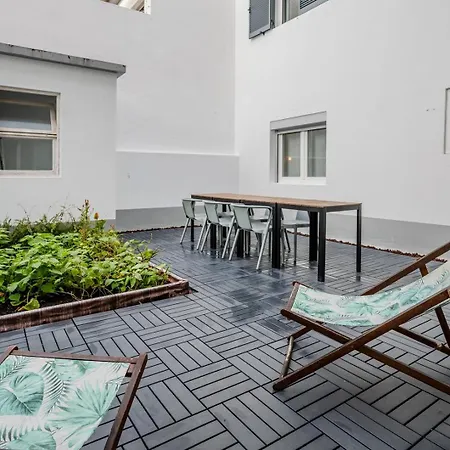 公寓 Guestready - Charming With Patio