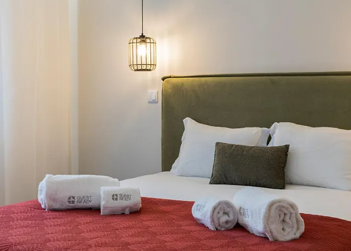 Guestready - Charming With Patio * 蓬塔德尔加达